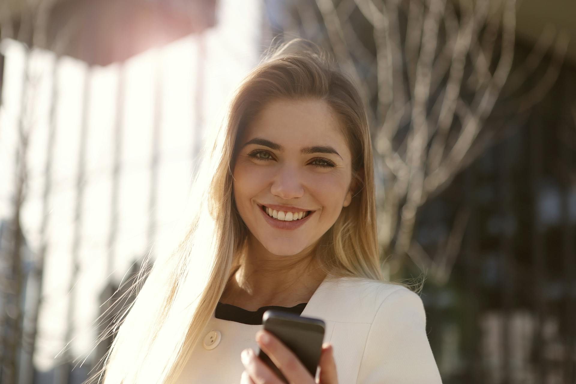 mujer sonriendo de gestión laboral